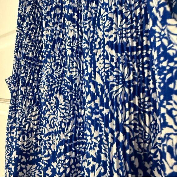 Ann Taylor Sleeveless Top Blouse Blue White Pattern Tie at Shoulder Medium - Picture 3 of 7